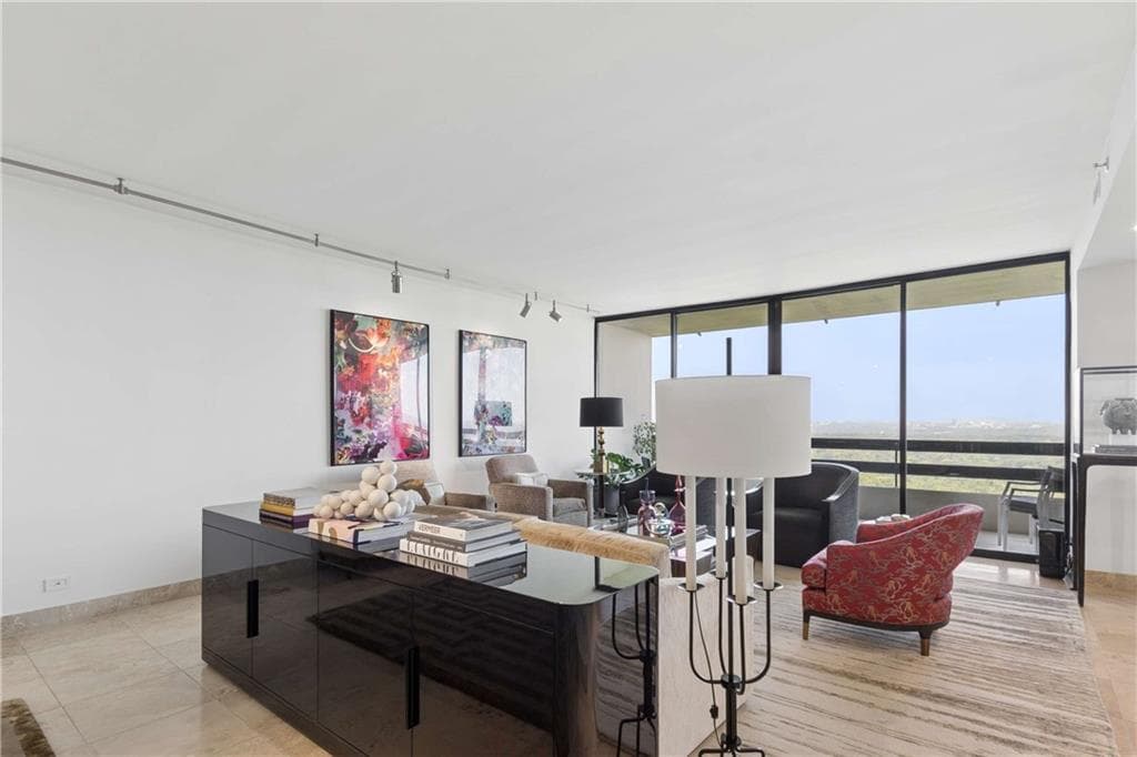 1 bedroom, 2 bathroom, 1,855 sq ft condominium for sale at 2660 Peachtree Road 39D, Atlanta, GA 30305 — photo 8