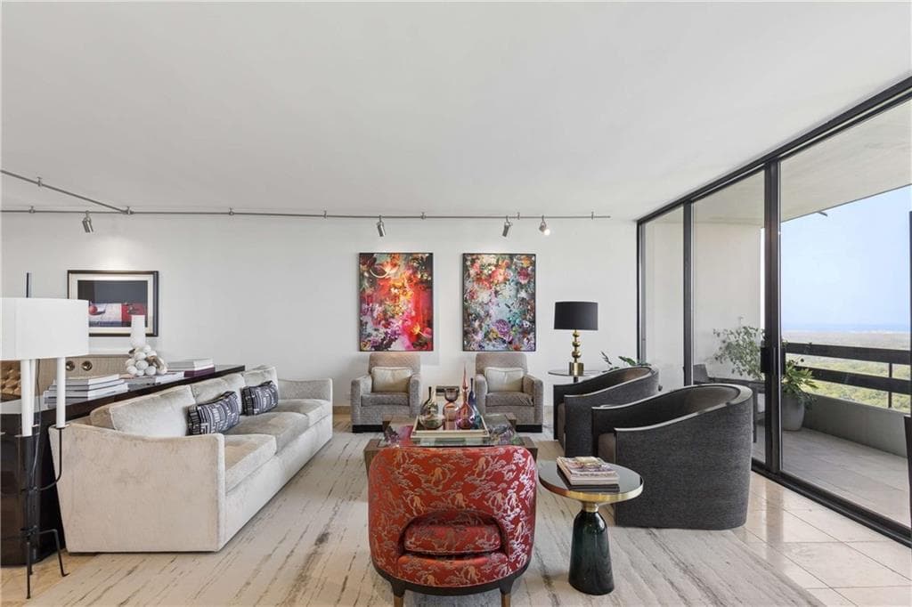 1 bedroom, 2 bathroom, 1,855 sq ft condominium for sale at 2660 Peachtree Road 39D, Atlanta, GA 30305 — photo 9