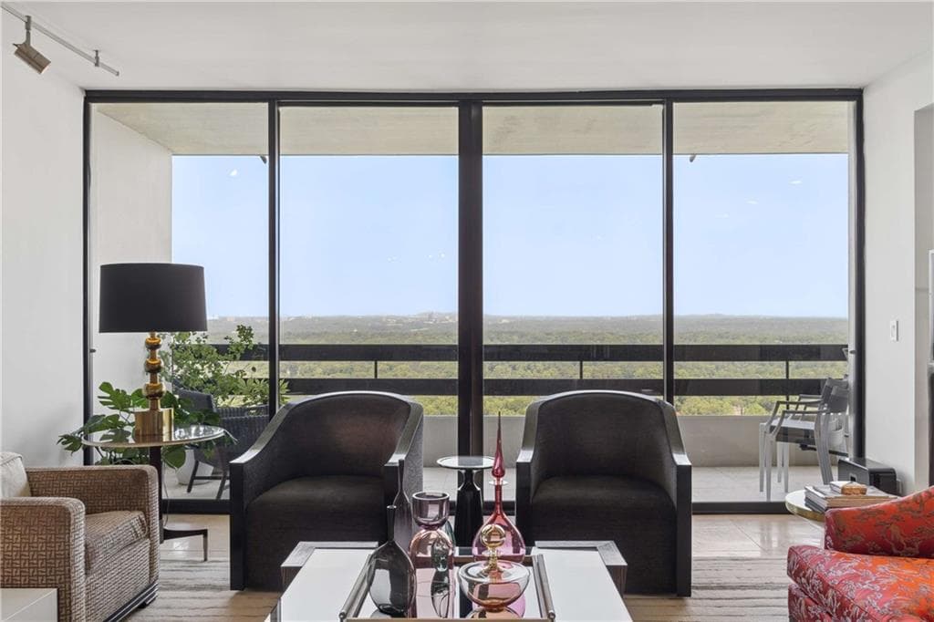 1 bedroom, 2 bathroom, 1,855 sq ft condominium for sale at 2660 Peachtree Road 39D, Atlanta, GA 30305 — photo 10