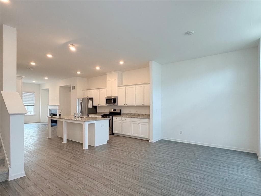 4 bedroom, 4 bathroom, 2,289 sq ft townhouse for rent at 711 Cordele Lane, Sugar Hill, GA 30518 for $2,500 a month — photo 4