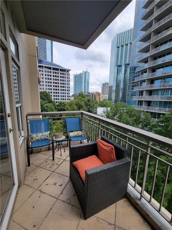 1 bedroom, 1 bathroom condominium for rent at 3334 Peachtree Road 404, Atlanta, GA 30326 for $1,750 a month — photo 7