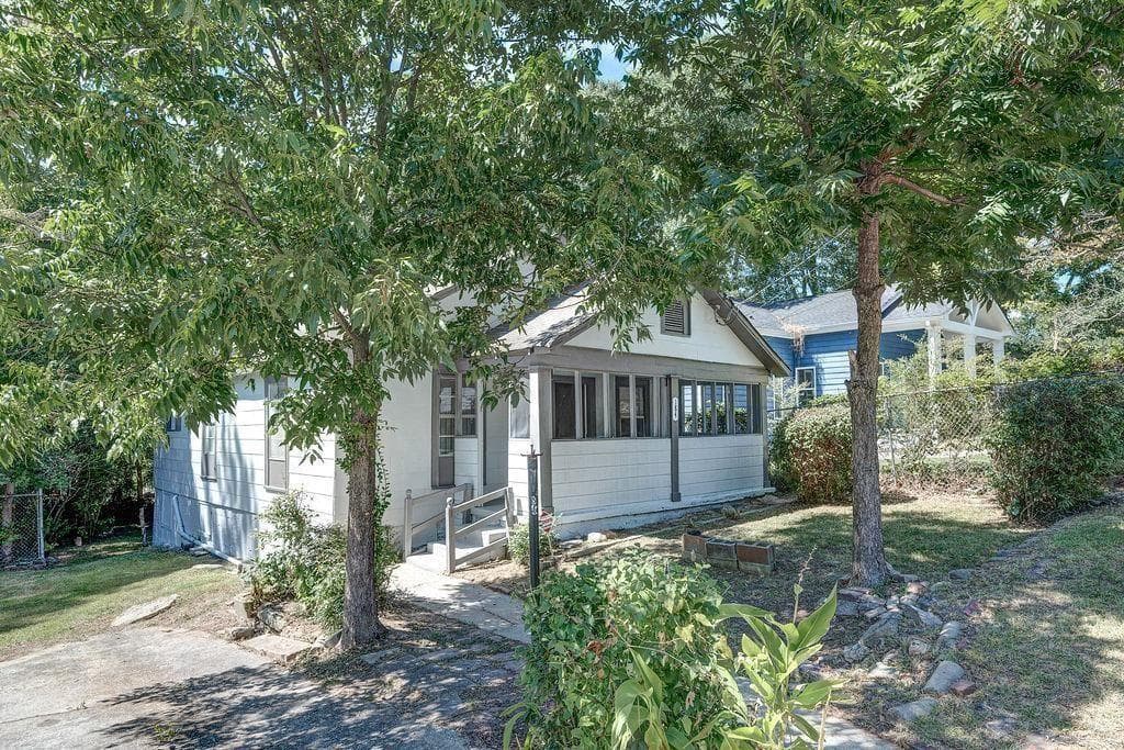 2 bedroom, 1 bathroom, 962 sq ft single family residence for sale at 184 Dahlia Avenue, Atlanta, GA 30314 — photo 2