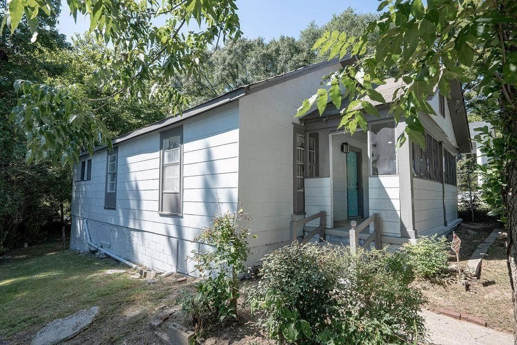 2 bedroom, 1 bathroom, 962 sq ft single family residence for sale at 184 Dahlia Avenue, Atlanta, GA 30314 — photo 3
