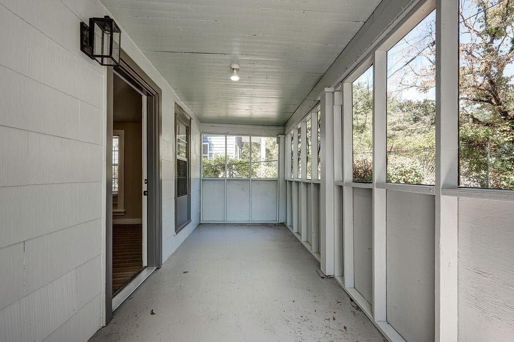 2 bedroom, 1 bathroom, 962 sq ft single family residence for sale at 184 Dahlia Avenue, Atlanta, GA 30314 — photo 5