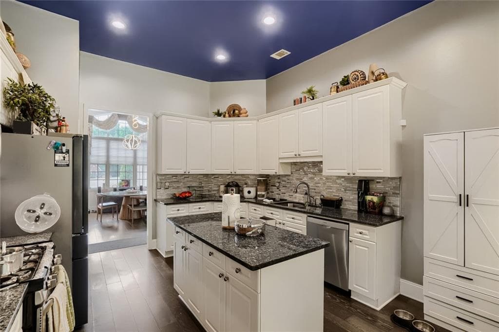 4 bedroom, 3 bathroom, 2,676 sq ft single family residence for sale at 3000 Barimore Place, Dacula, GA 30019 — photo 9