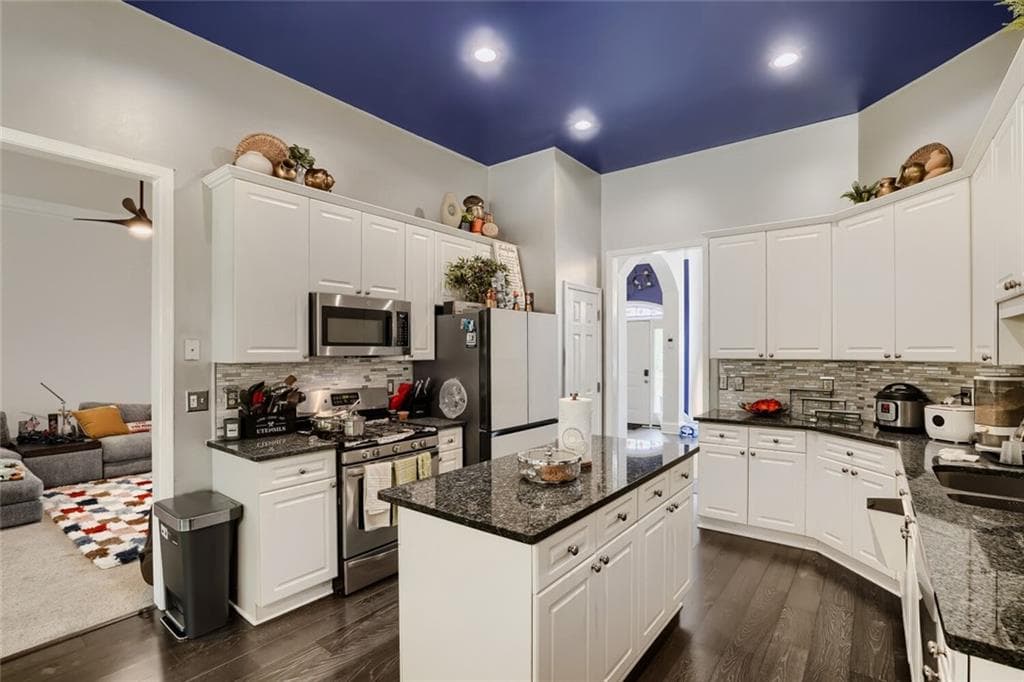 4 bedroom, 3 bathroom, 2,676 sq ft single family residence for sale at 3000 Barimore Place, Dacula, GA 30019 — photo 10