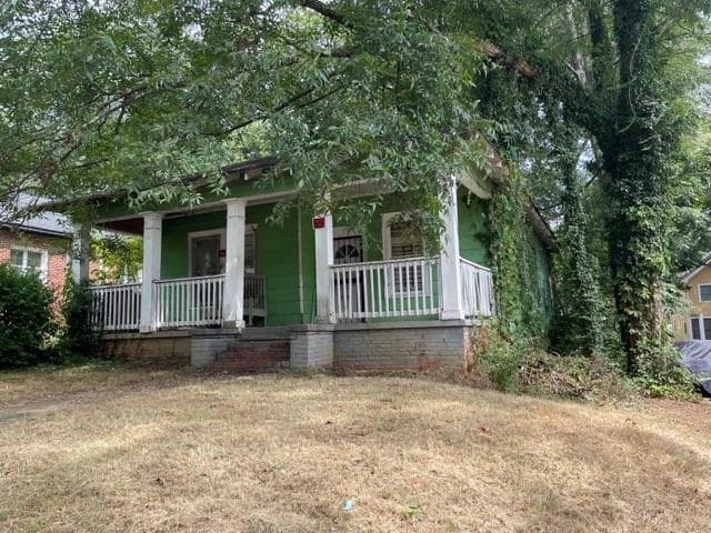 3 bedroom, 1 bathroom, 1,166 sq ft single family residence under contract at 998 Linam Avenue, Atlanta, GA 30315