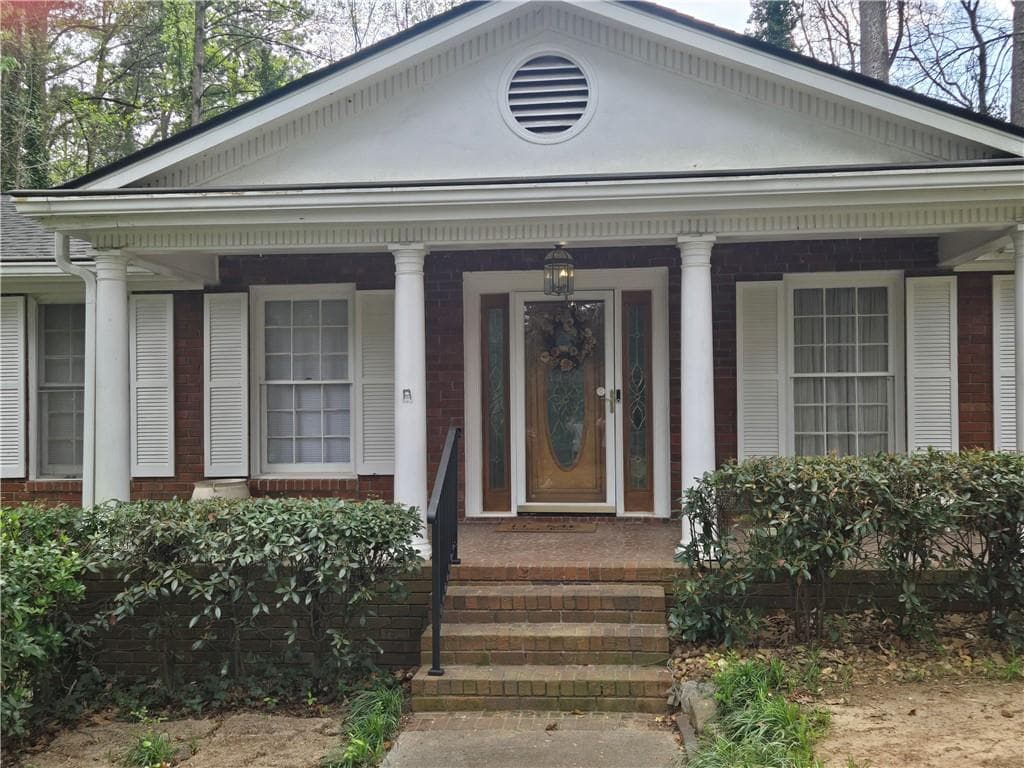 3 bedroom, 3 bathroom, 1,644 sq ft single family residence for sale at 2900 Cherry Blossom Lane, Atlanta, GA 30344 — photo 2