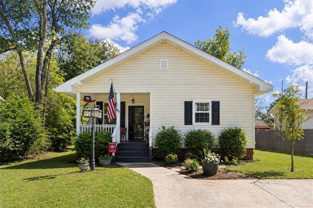 3 bedroom, 1 bathroom, 1,120 sq ft single family residence under contract at 45 3rd Shannon Street, Rome, GA 30161