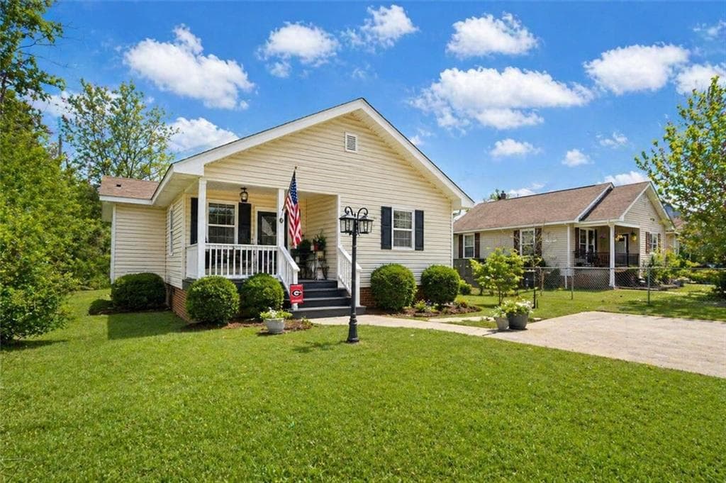 3 bedroom, 1 bathroom, 1,120 sq ft single family residence under contract at 45 3rd Shannon Street, Rome, GA 30161 — photo 2