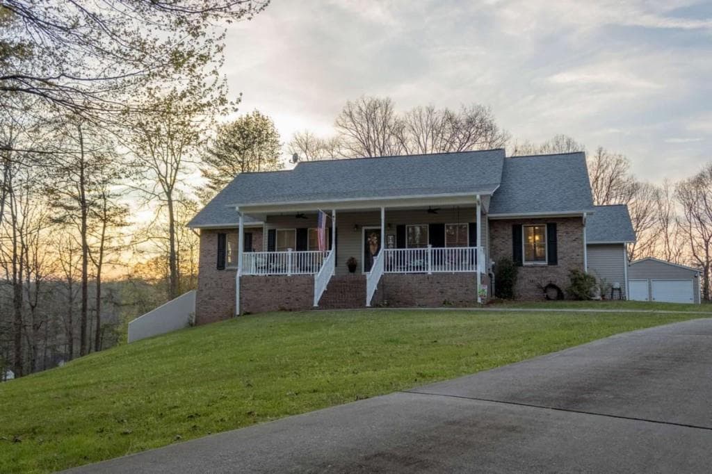 3 bedroom, 4 bathroom, 3,996 sq ft single family residence under contract at 141 Chambers Mountain, Mineral Bluff, GA 30559 — photo 3