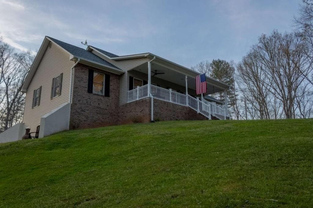 3 bedroom, 4 bathroom, 3,996 sq ft single family residence under contract at 141 Chambers Mountain, Mineral Bluff, GA 30559 — photo 4