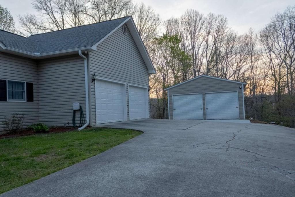3 bedroom, 4 bathroom, 3,996 sq ft single family residence under contract at 141 Chambers Mountain, Mineral Bluff, GA 30559 — photo 7