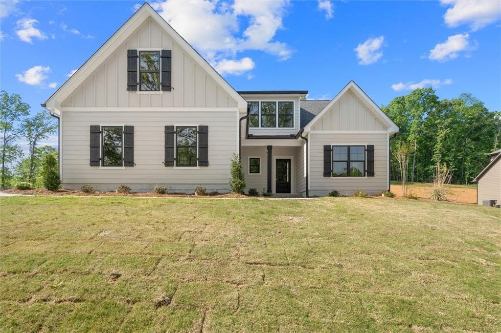 5 bedroom, 4 bathroom, 2,762 sq ft single family residence for sale at 165 West Lake Boulevard, Carrollton, GA 30116 — photo 2