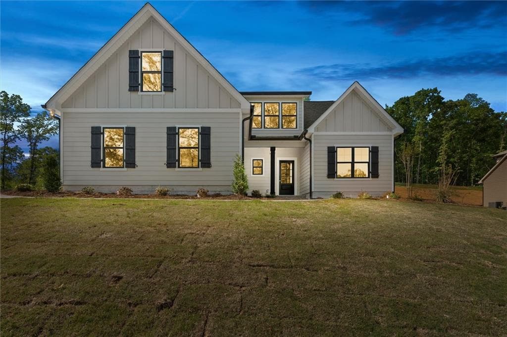 5 bedroom, 4 bathroom, 2,762 sq ft single family residence for sale at 165 West Lake Boulevard, Carrollton, GA 30116 — photo 3
