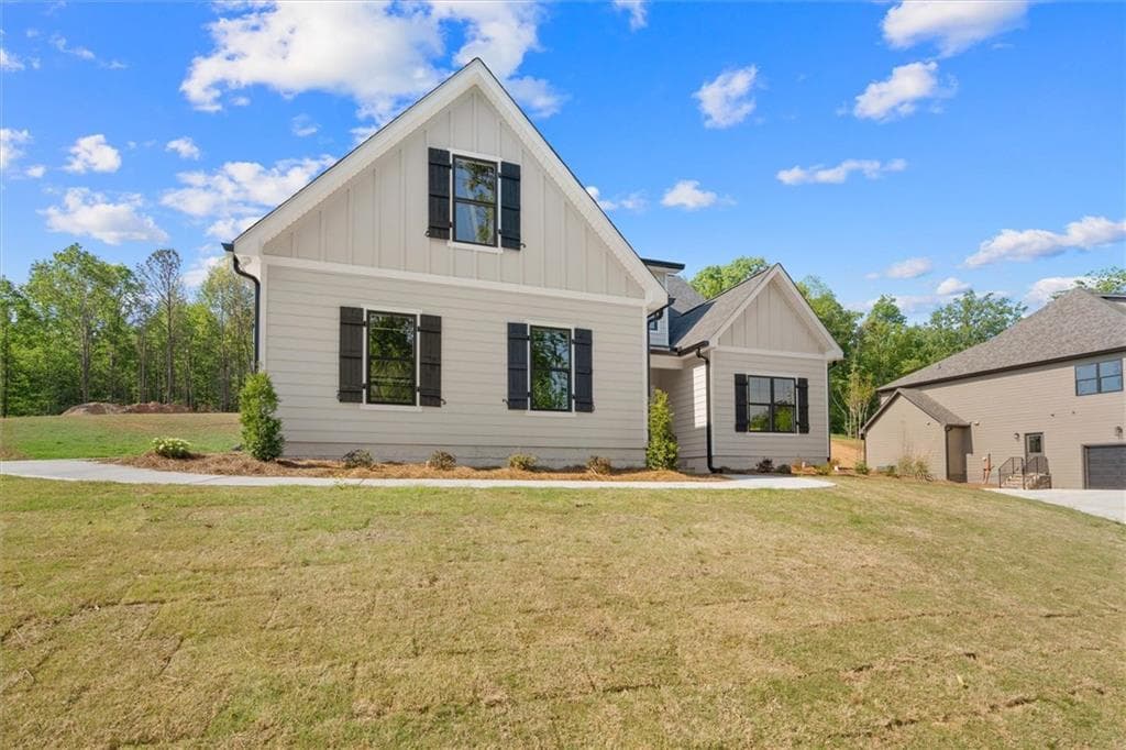 5 bedroom, 4 bathroom, 2,762 sq ft single family residence for sale at 165 West Lake Boulevard, Carrollton, GA 30116 — photo 4