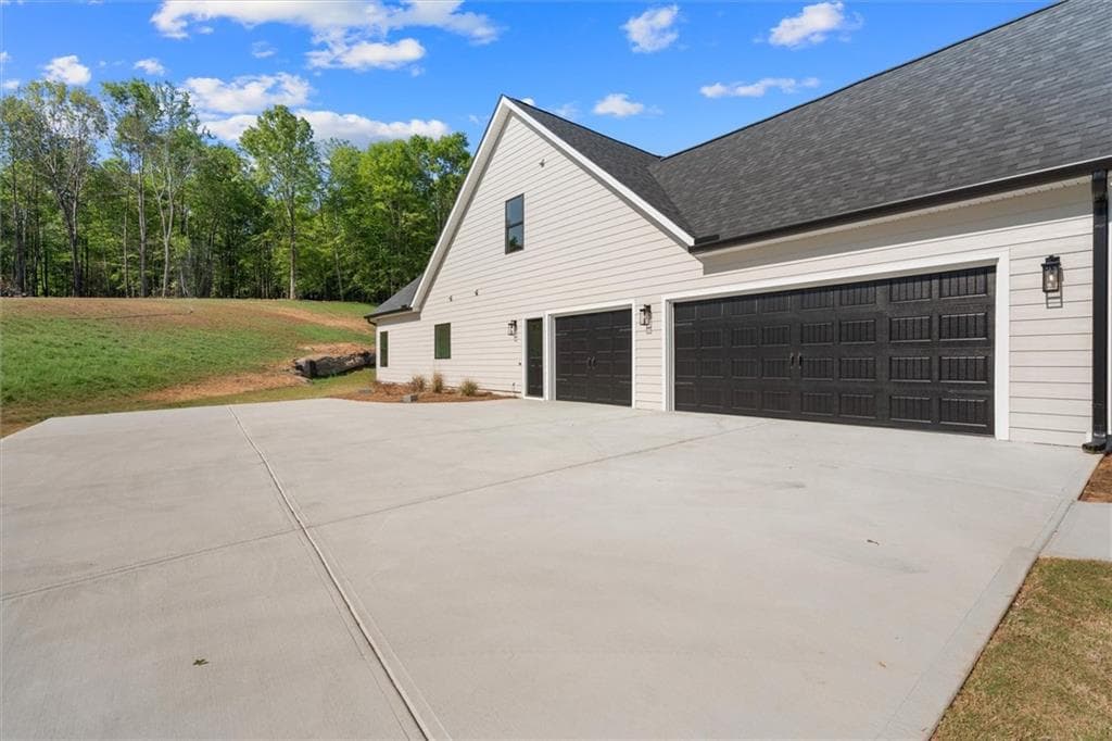 5 bedroom, 4 bathroom, 2,762 sq ft single family residence for sale at 165 West Lake Boulevard, Carrollton, GA 30116 — photo 5