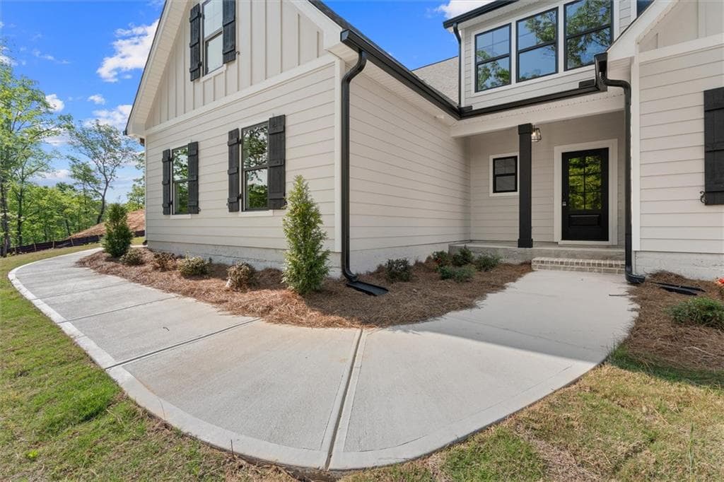 5 bedroom, 4 bathroom, 2,762 sq ft single family residence for sale at 165 West Lake Boulevard, Carrollton, GA 30116 — photo 7