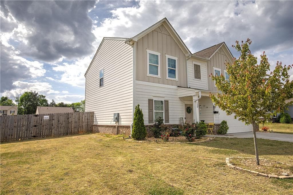 4 bedroom, 3 bathroom, 2,132 sq ft single family residence for sale at 138 Verona Drive, Cartersville, GA 30120 — photo 2