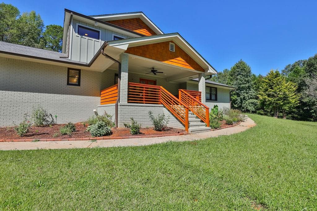 5 bedroom, 4 bathroom, 1,923 sq ft single family residence under contract at 3525 Ebenezer Road, Conyers, GA 30094 — photo 2