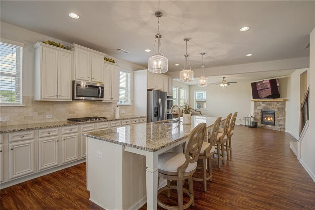 6 bedroom, 4 bathroom, 4,094 sq ft single family residence under contract at 5210 Echos Cove, Cumming, GA 30028 — photo 6