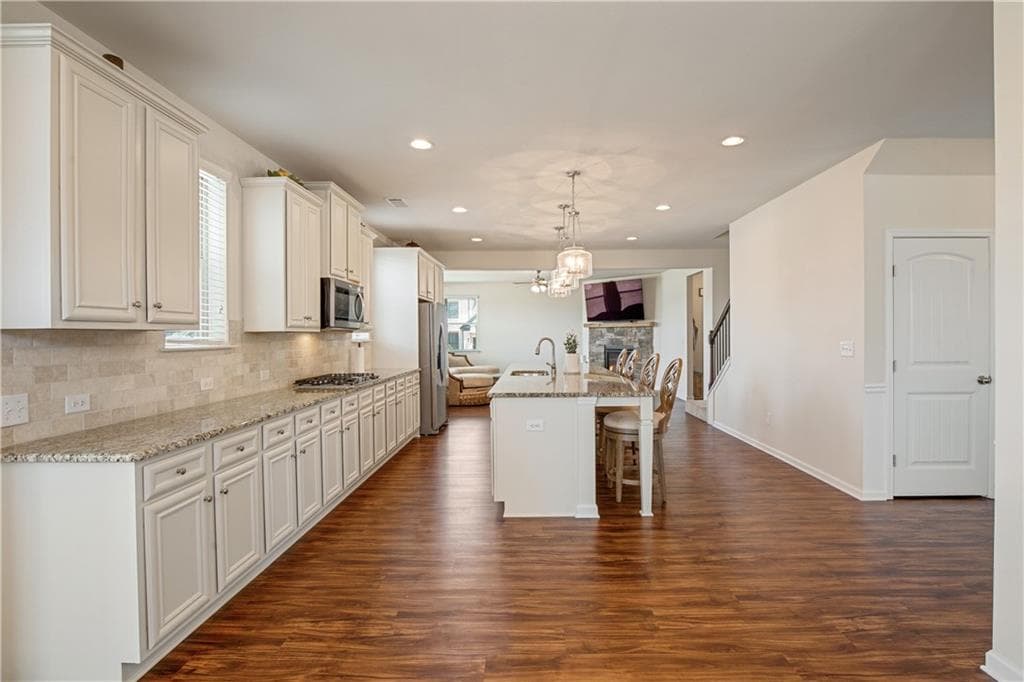 6 bedroom, 4 bathroom, 4,094 sq ft single family residence under contract at 5210 Echos Cove, Cumming, GA 30028 — photo 9
