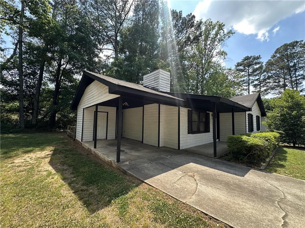 3 bedroom, 2 bathroom, 1,107 sq ft single family residence for sale at 9182 Bent Pine Court, Covington, GA 30014 — photo 3