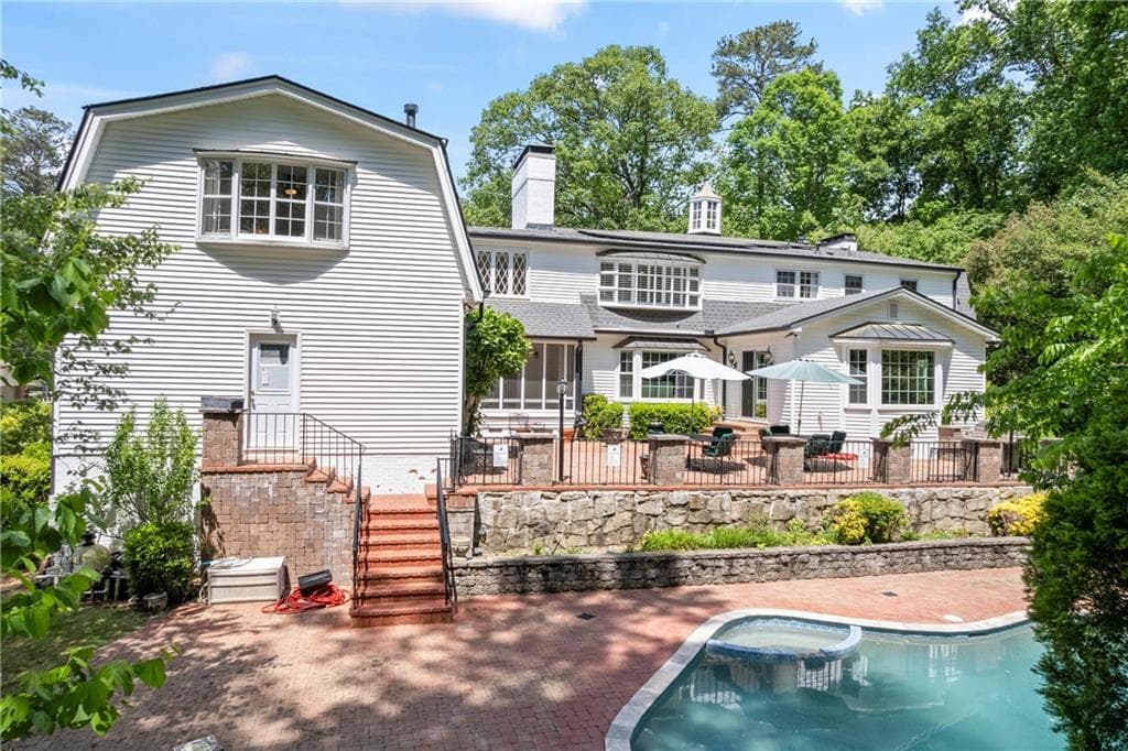 5 bedroom, 6 bathroom, 5,856 sq ft single family residence for sale at 4610 Orkney Lane, Atlanta, GA 30331 — photo 2