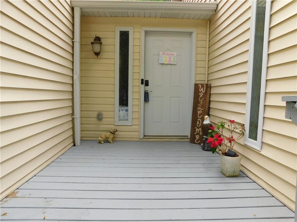 6 bedroom, 3 bathroom, 3,034 sq ft single family residence for sale at 8805 Willow Creek Court, Douglasville, GA 30135 — photo 2