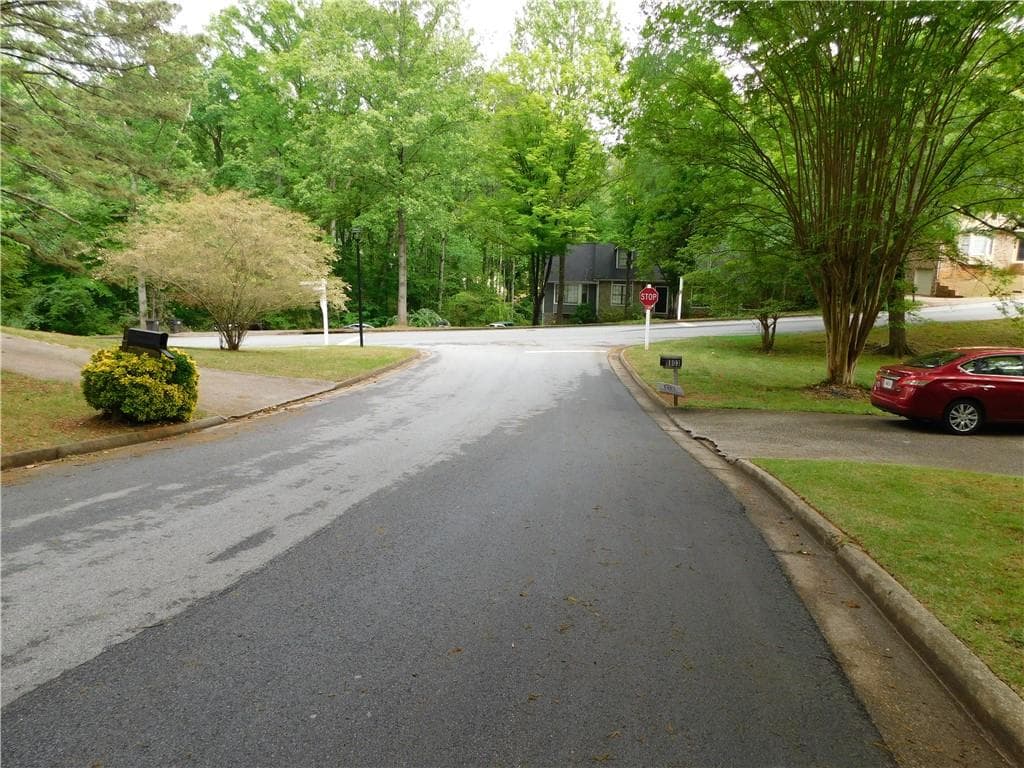 6 bedroom, 3 bathroom, 3,034 sq ft single family residence for sale at 8805 Willow Creek Court, Douglasville, GA 30135 — photo 5