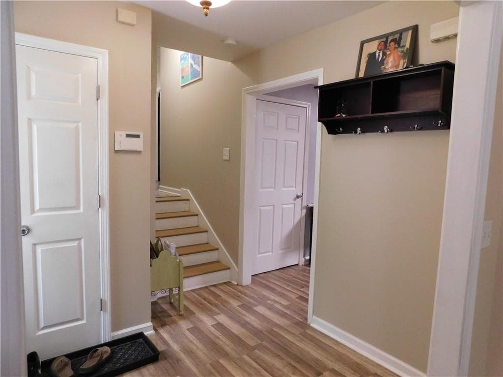 6 bedroom, 3 bathroom, 3,034 sq ft single family residence for sale at 8805 Willow Creek Court, Douglasville, GA 30135 — photo 8