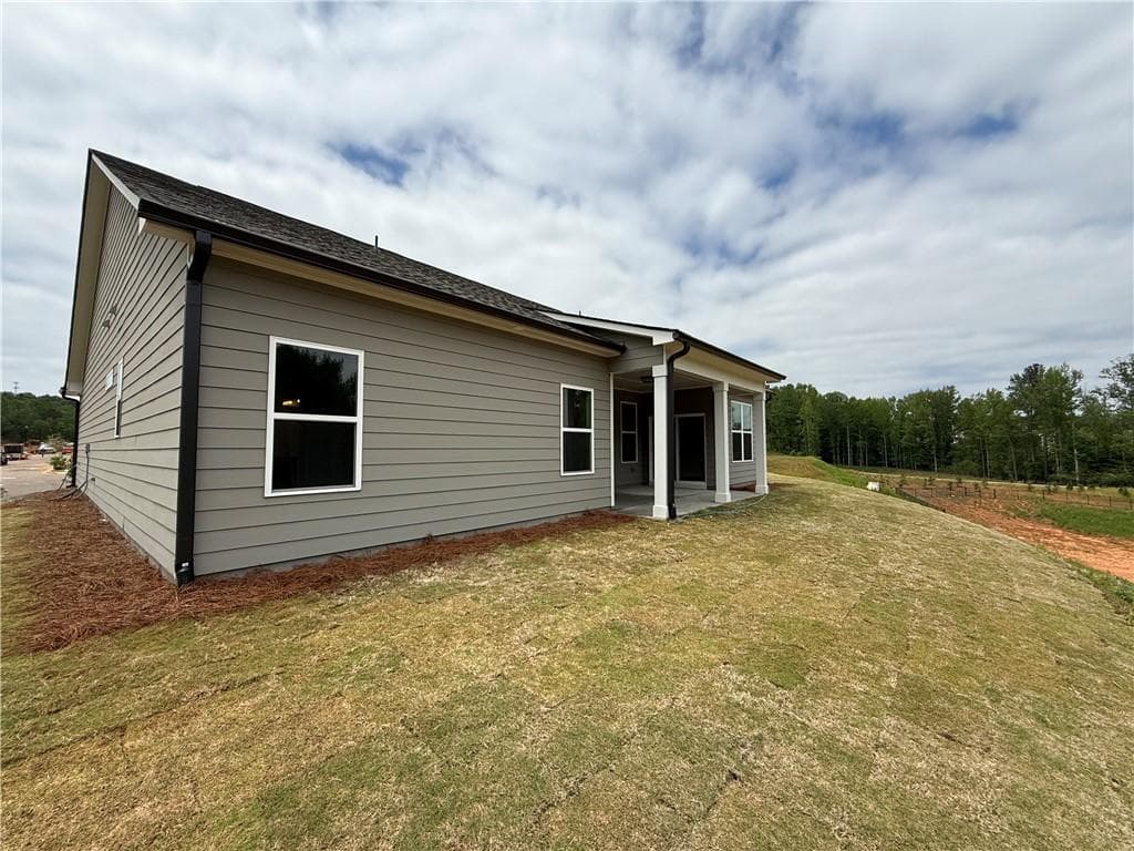 3 bedroom, 3 bathroom, 1,868 sq ft single family residence under contract at 5503 Tullis Drive, Gainesville, GA 30507 — photo 4