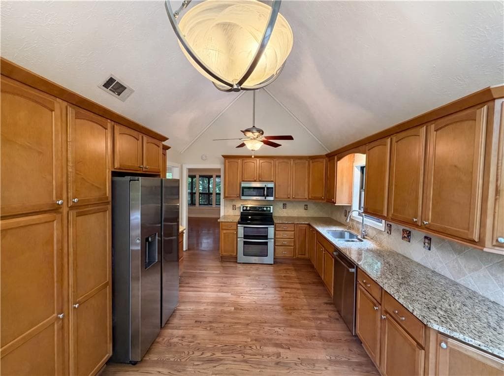 4 bedroom, 3 bathroom, 2,701 sq ft single family residence for sale at 4958 Scotts Creek Trail, Peachtree Corners, GA 30096 — photo 2