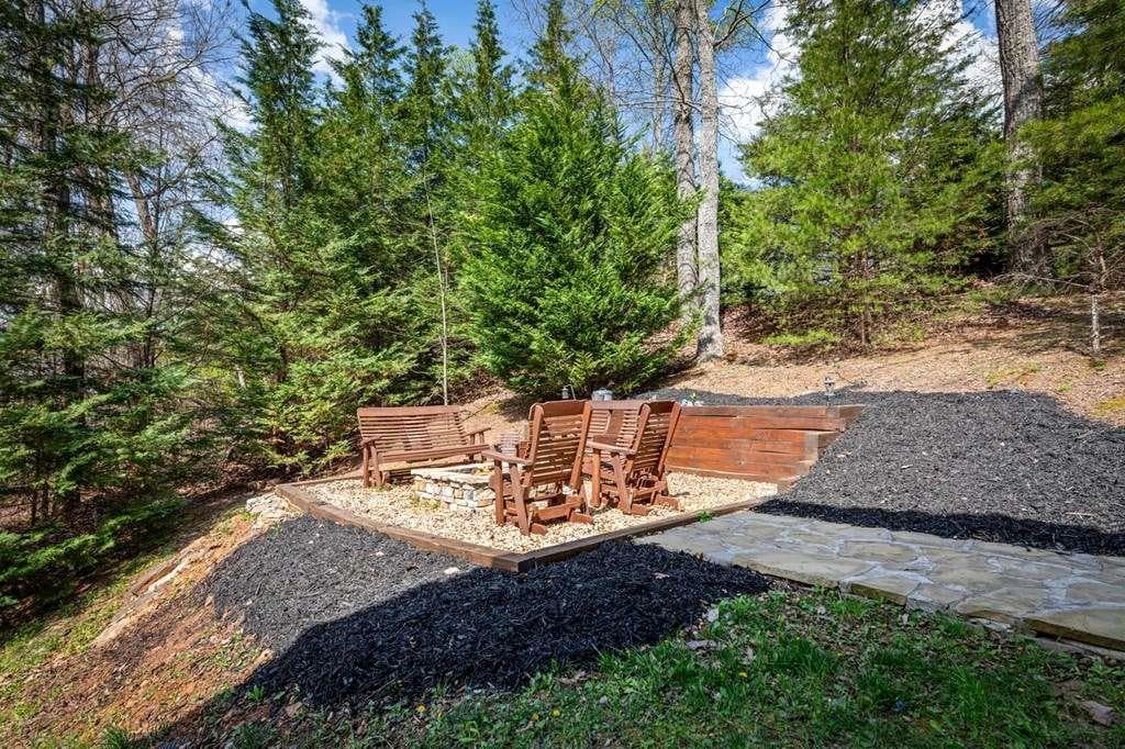 5 bedroom, 5 bathroom, 4,889 sq ft single family residence for sale at 602 Overlook Drive, Blue Ridge, GA 30513 — photo 7