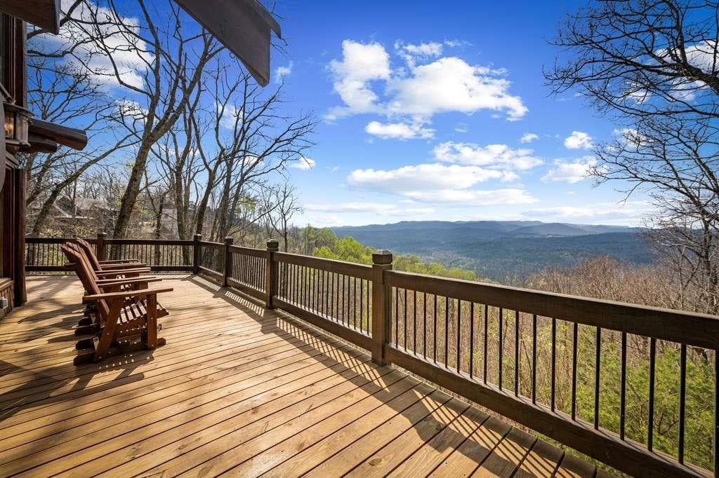 5 bedroom, 5 bathroom, 4,889 sq ft single family residence for sale at 602 Overlook Drive, Blue Ridge, GA 30513 — photo 8