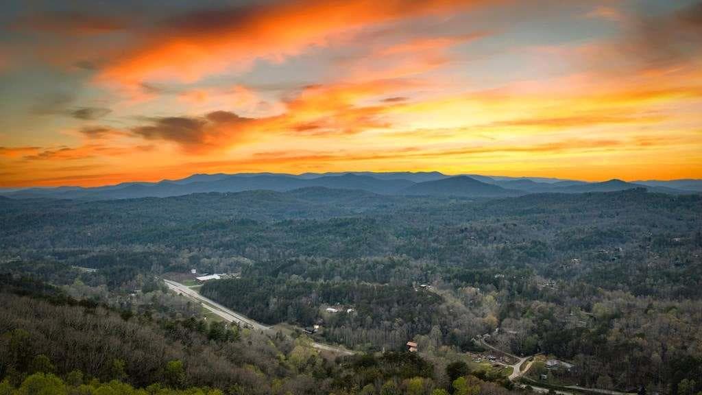 5 bedroom, 5 bathroom, 4,889 sq ft single family residence for sale at 602 Overlook Drive, Blue Ridge, GA 30513 — photo 10