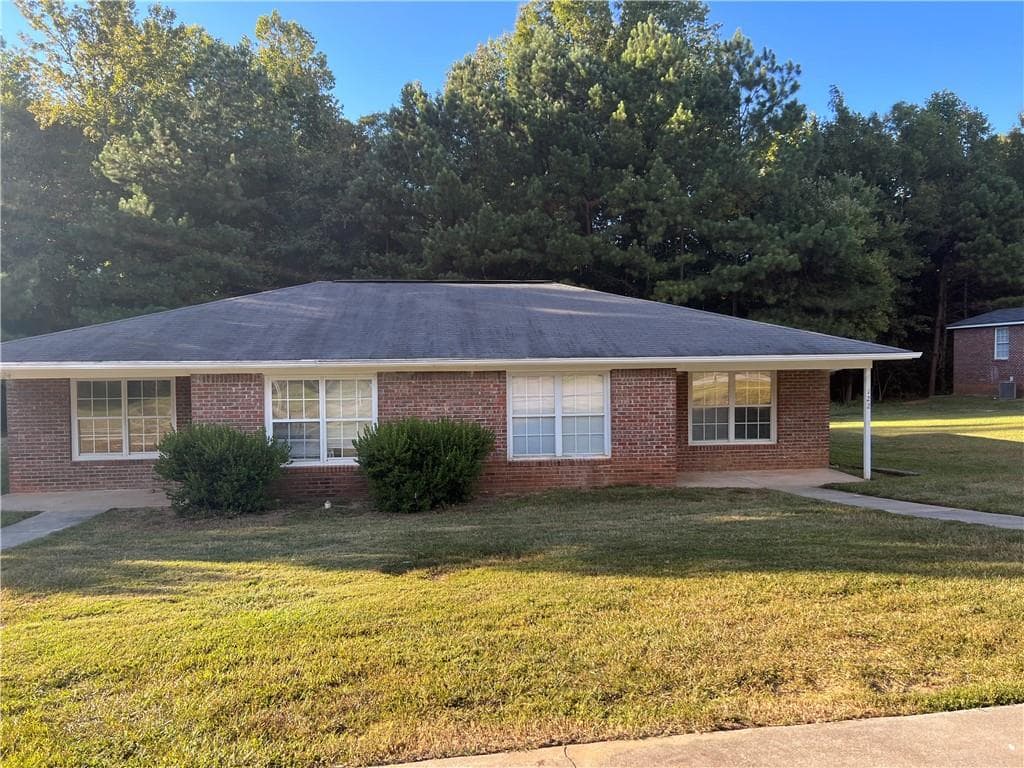 2 bedroom, 1 bathroom duplex for rent at 109 Doves Lane A, Griffin, GA 30223 for $1,400 a month — photo 2