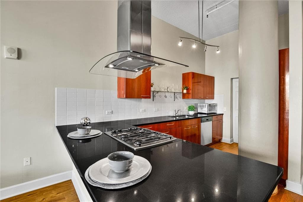 1 bedroom, 1 bathroom, 964 sq ft condominium for sale at 3820 Roswell Road 314, Atlanta, GA 30342 — photo 6
