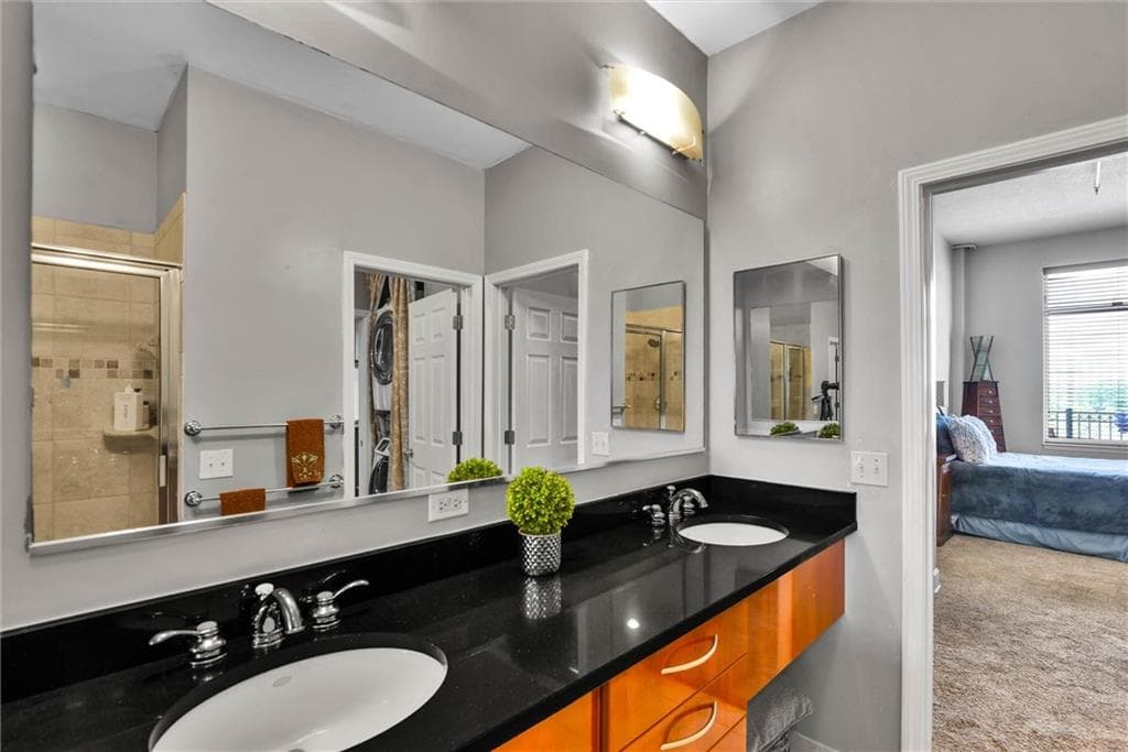 1 bedroom, 1 bathroom, 964 sq ft condominium for sale at 3820 Roswell Road 314, Atlanta, GA 30342 — photo 1 of 59