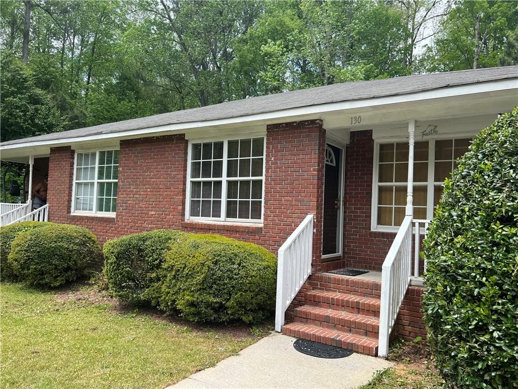 2 bedroom, 1 bathroom duplex for rent at 111 Doves Ln, Griffin, GA 30223 for $1,400 a month