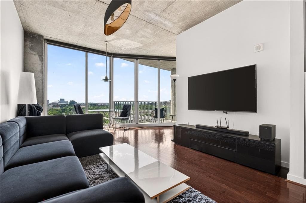 1 bedroom, 1 bathroom, 832 sq ft condominium for sale at 361 17th Street 2013, Atlanta, GA 30363 — photo 7