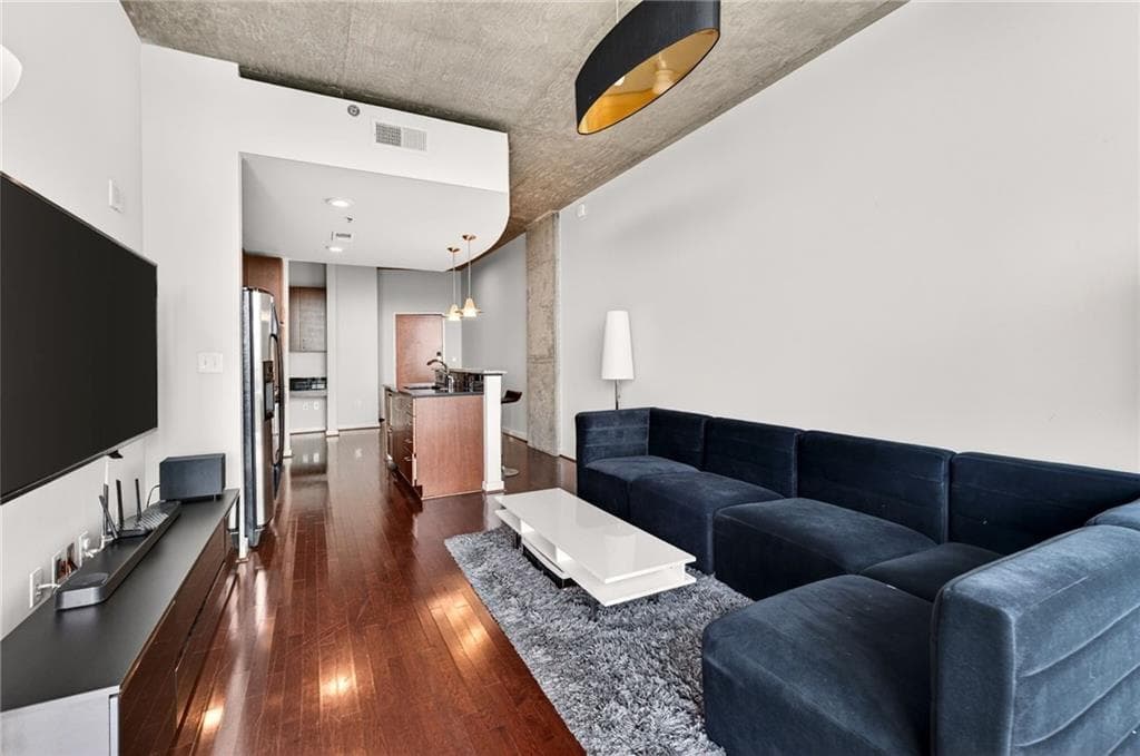 1 bedroom, 1 bathroom, 832 sq ft condominium for sale at 361 17th Street 2013, Atlanta, GA 30363 — photo 6