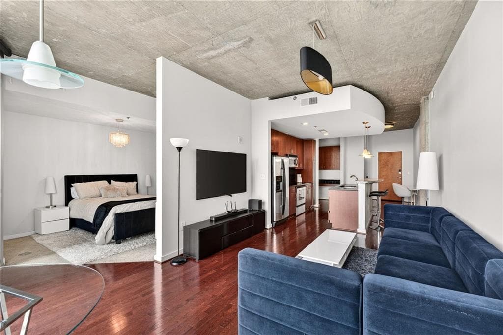 1 bedroom, 1 bathroom, 832 sq ft condominium for sale at 361 17th Street 2013, Atlanta, GA 30363 — photo 3