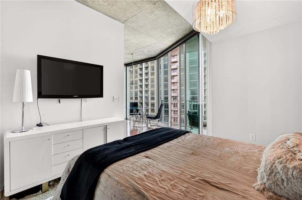 1 bedroom, 1 bathroom, 832 sq ft condominium for sale at 361 17th Street 2013, Atlanta, GA 30363 — photo 8