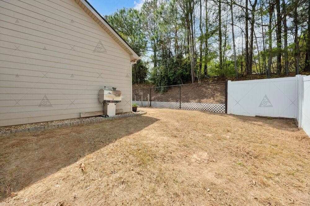 3 bedroom, 2 bathroom, 1,538 sq ft single family residence for sale at 825 Hidden Hollow Circle, Commerce, GA 30529 — photo 3