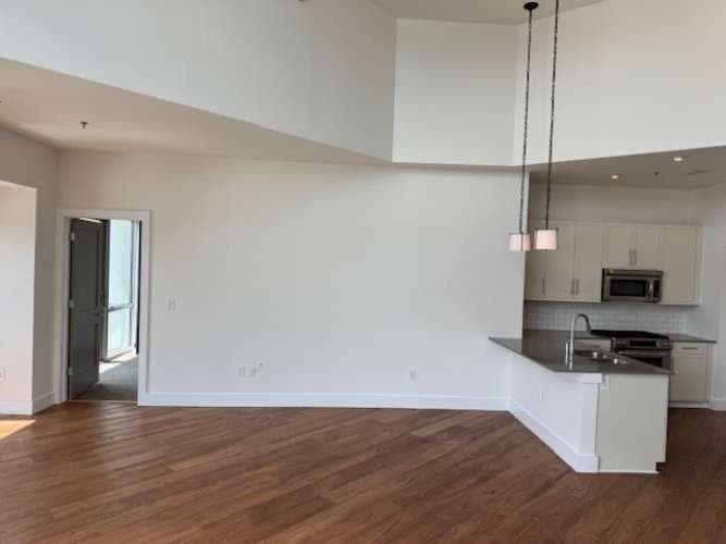 2 bedroom, 2 bathroom, 1,210 sq ft condominium for sale at 1100 Howell Mill Road 913, Atlanta, GA 30318 — photo 3