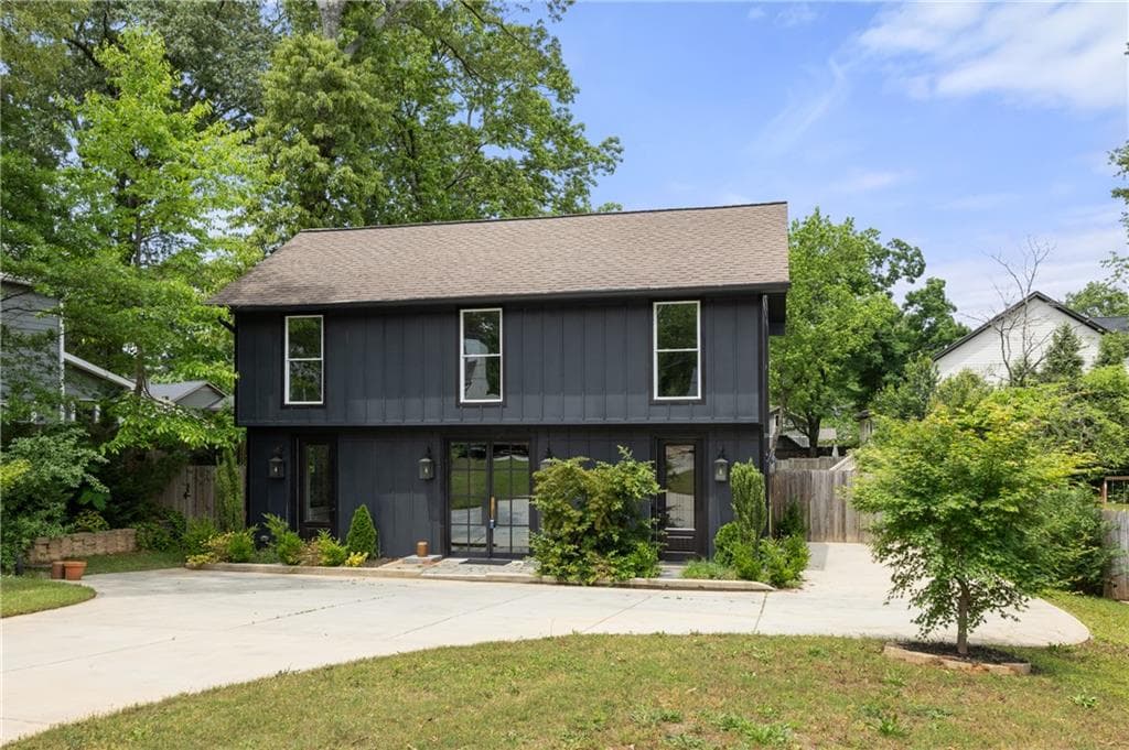 4 bedroom, 3 bathroom, 2,389 sq ft single family residence sold at 2824 Tupelo Street, Atlanta, GA 30317