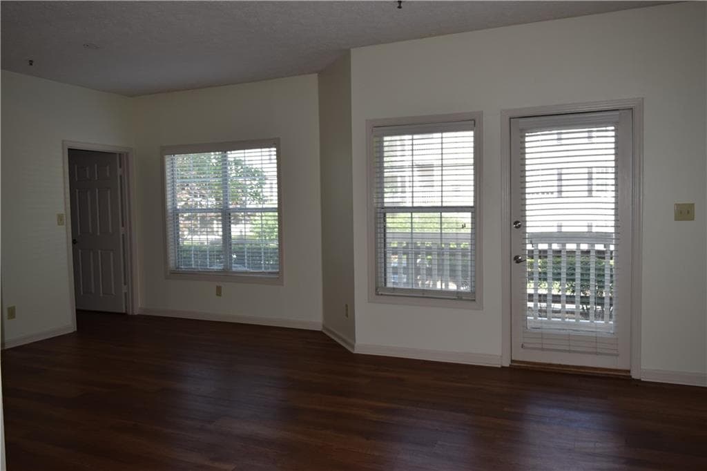 1 bedroom, 1 bathroom, 546 sq ft condominium for sale at 1250 Parkwood Circle 1102, Atlanta, GA 30339 — photo 2