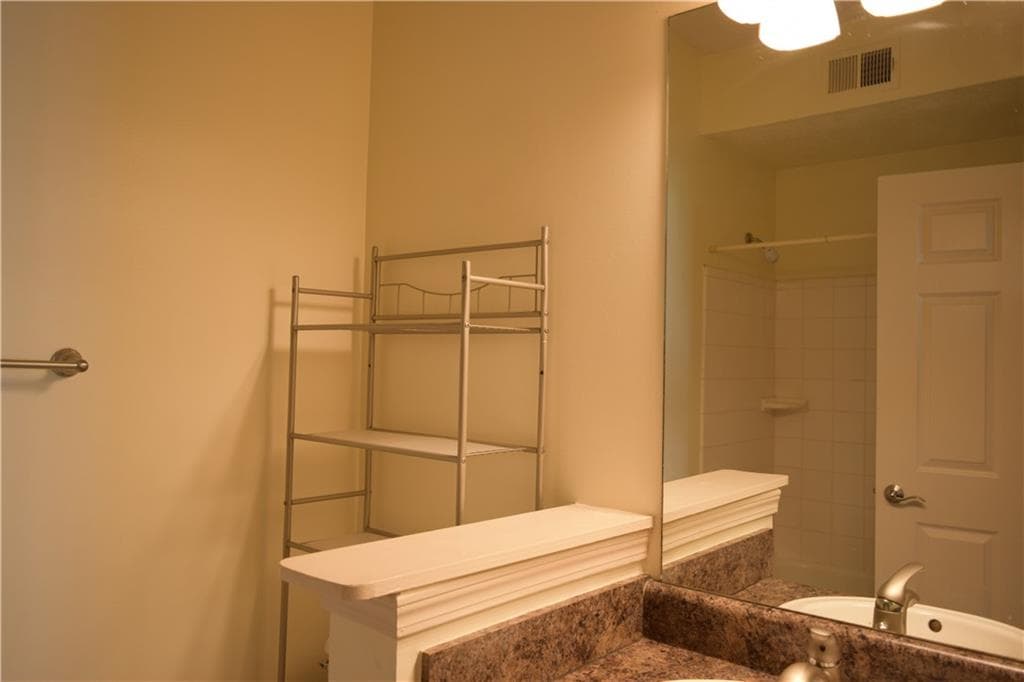 1 bedroom, 1 bathroom, 546 sq ft condominium for sale at 1250 Parkwood Circle 1102, Atlanta, GA 30339 — photo 5