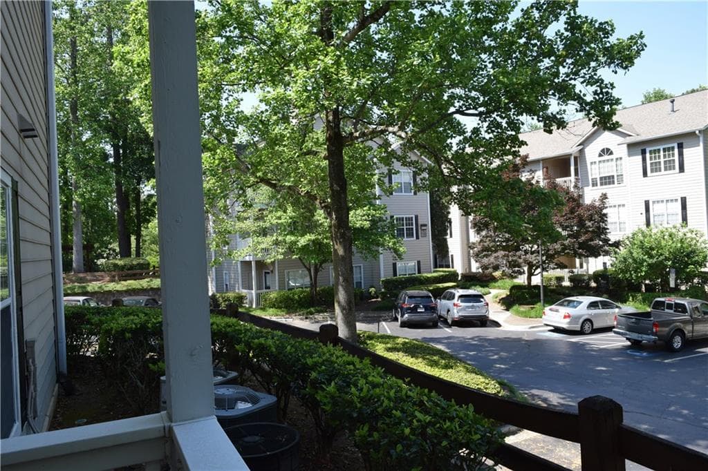 1 bedroom, 1 bathroom, 546 sq ft condominium for sale at 1250 Parkwood Circle 1102, Atlanta, GA 30339 — photo 6